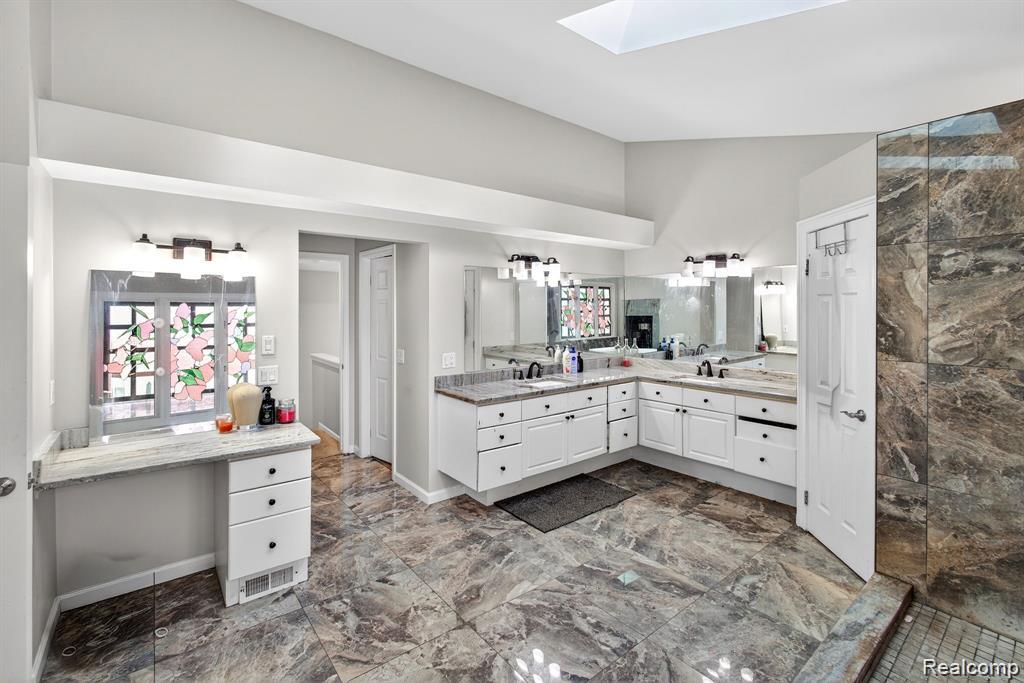 5874 Orchard Woods Drive, West Bloomfield, MI 48324 — Photo 28