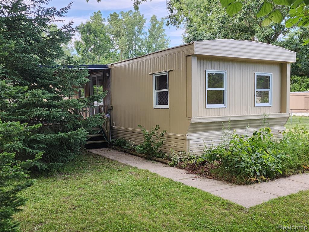 5791 MAUNEE Drive, Howell, MI 48843 — Photo 4