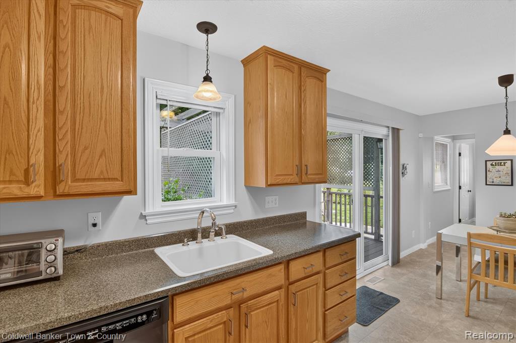 5619 Dogwood Street, Jackson, MI 49201 — Photo 15