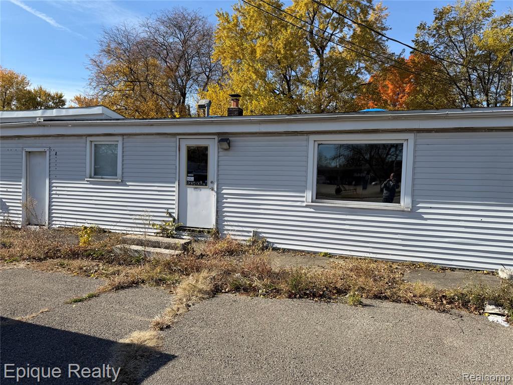 G 3410 Fenton Road, Flint, MI 48507 — front exterior
