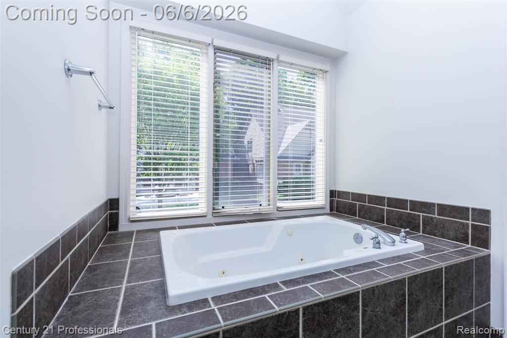 29401 Windmill Court, Farmington, MI 48334 — Photo 24