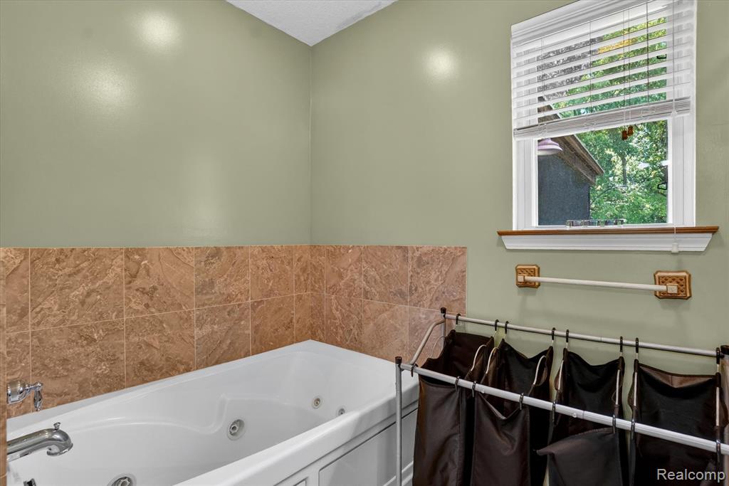 9565 Crofoot Road, Fowlerville, MI 48836 — Photo 25