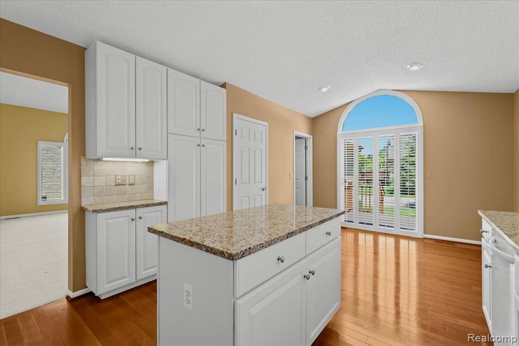 35535 LONE PINE Lane, Farmington Hills, MI 48335 — Photo 13