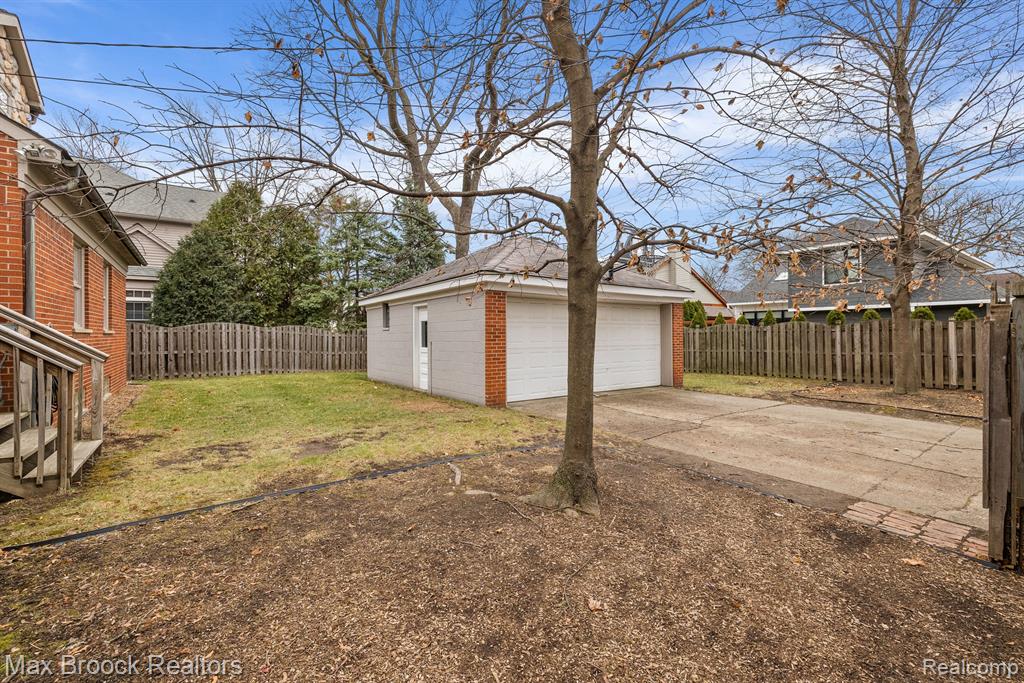 810 CHESTNUT Street, Birmingham, MI 48009 — Photo 21