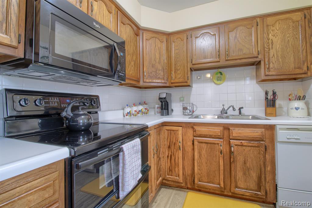 9078 BROOKLINE Avenue, Plymouth, MI 48170 — Photo 8