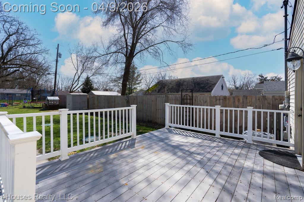 516 E Glass Road, Ortonville, MI 48462 — Photo 8