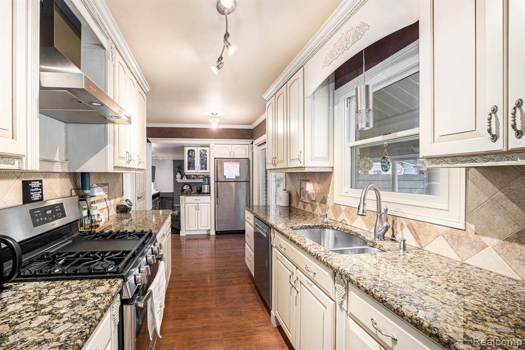 4361 Crestknoll Drive, Grand Blanc, MI 48439 — Photo 5