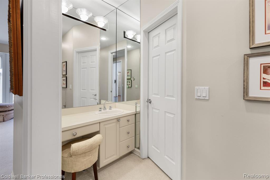 5040 OAKBROOKE Drive, West Bloomfield, MI 48323 — Photo 15