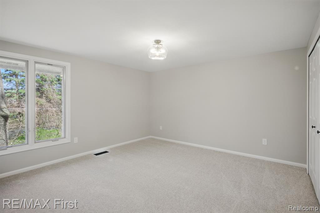 6620 RED CEDAR Lane, West Bloomfield, MI 48324 — Photo 33