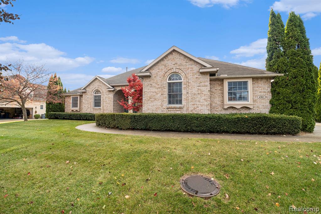 4382 Oak Tree Court, Fenton, MI 48430 — Photo 4