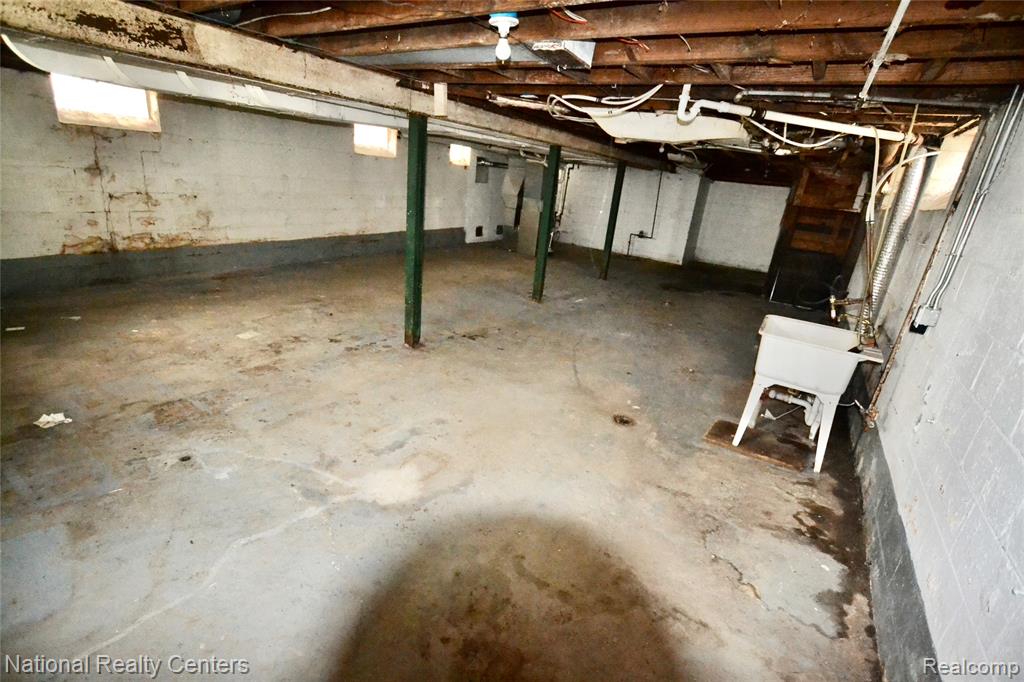 8267 Carlin Street, Detroit, MI 48228 — Photo 33
