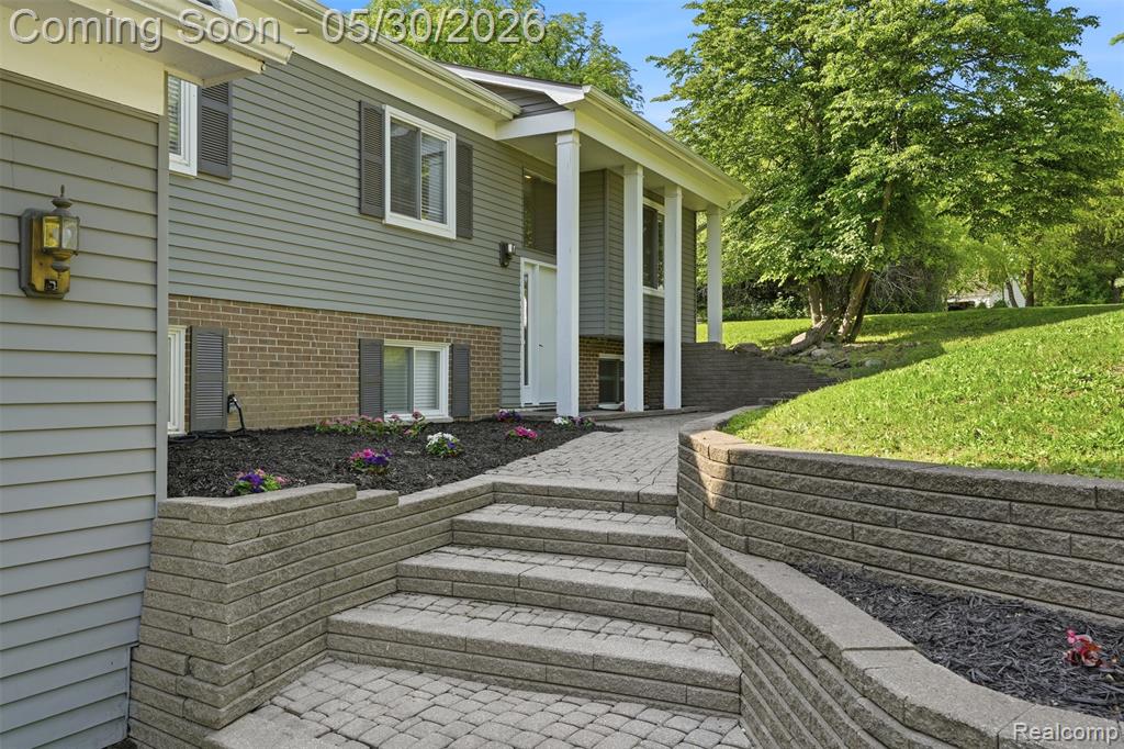 5620 Eastman Boulevard, West Bloomfield, MI 48323 — Photo 2