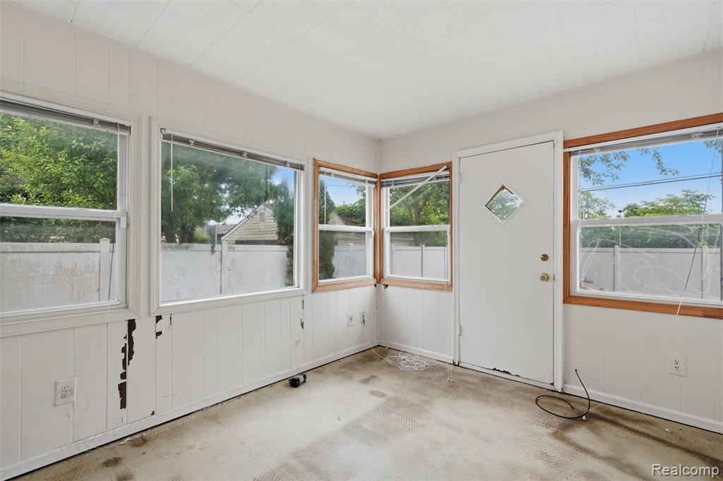 75 Preston Avenue, Waterford, MI 48328 — Photo 16