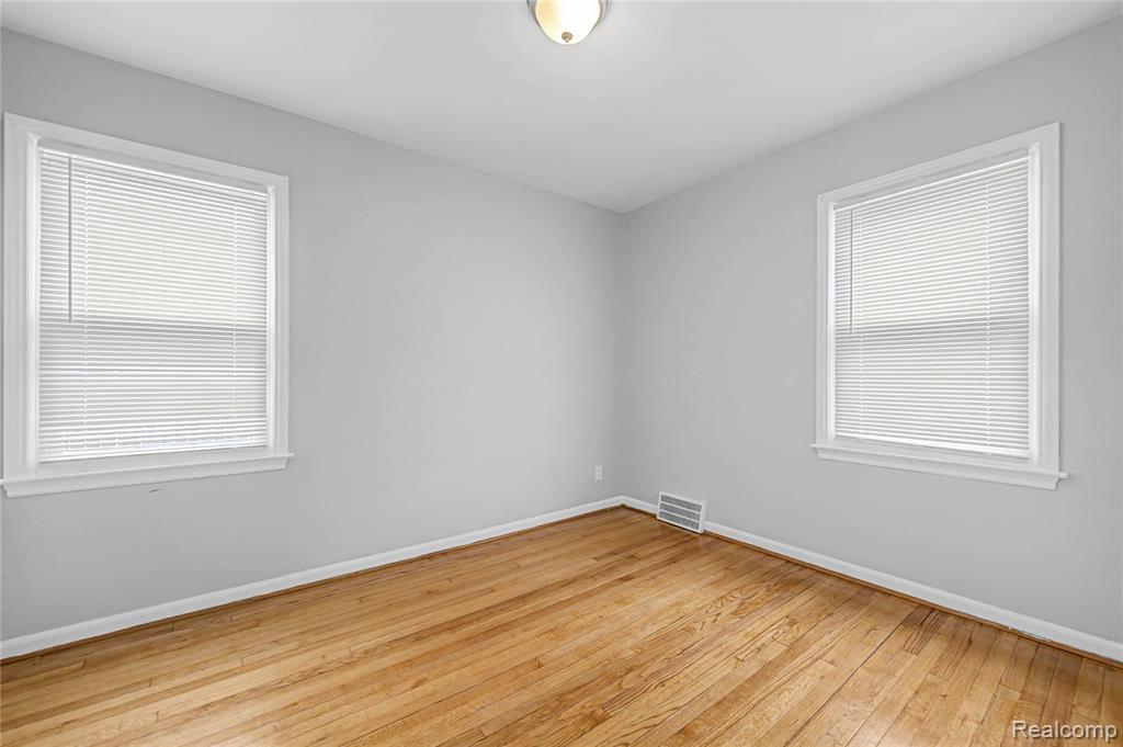 516 E Granet Avenue, Hazel Park, MI 48030 — Photo 15