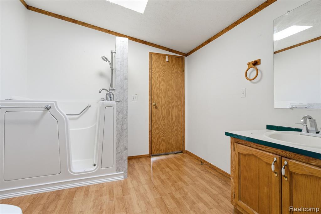 990 Voorheis Road, Waterford, MI 48328 — Photo 12