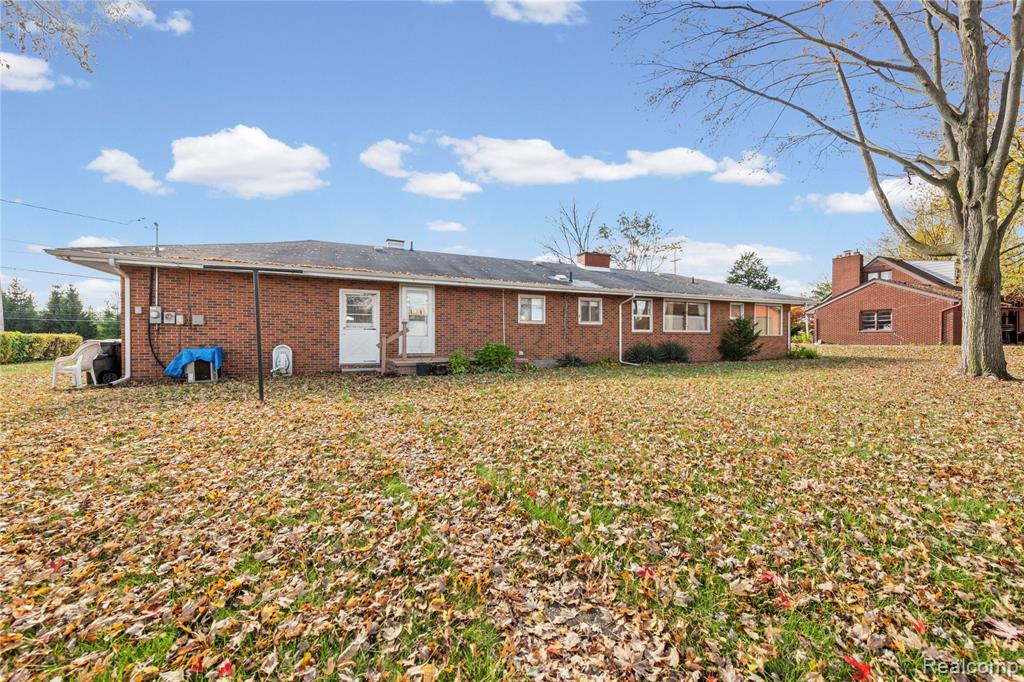 18676 Vreeland Road, Woodhaven, MI 48183 — Photo 22