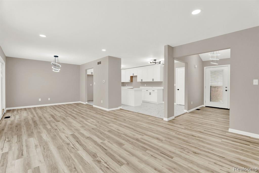 7820 Rampart Trail, Waterford, MI 48327 — Photo 10