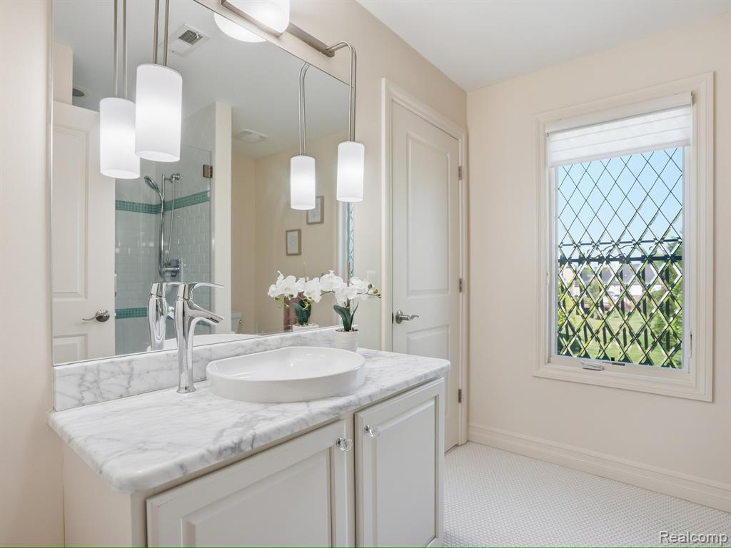 55951 Ashbrooke Drive W, Utica, MI 48316 — Photo 39