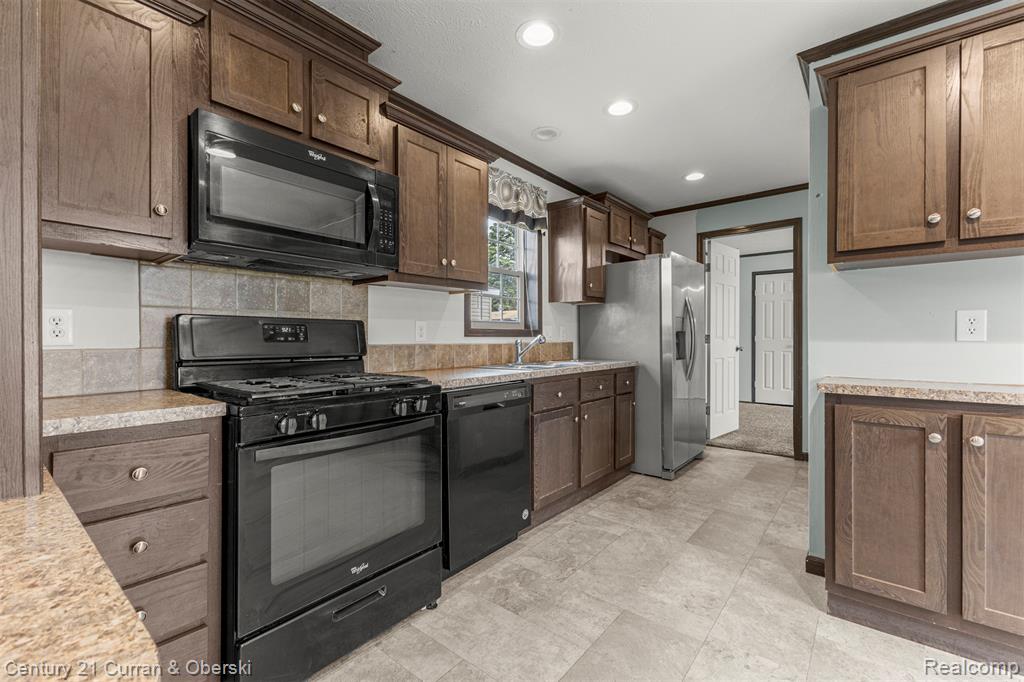 76 Fawn Lake Drive, Walled Lake, MI 48390 — Photo 10