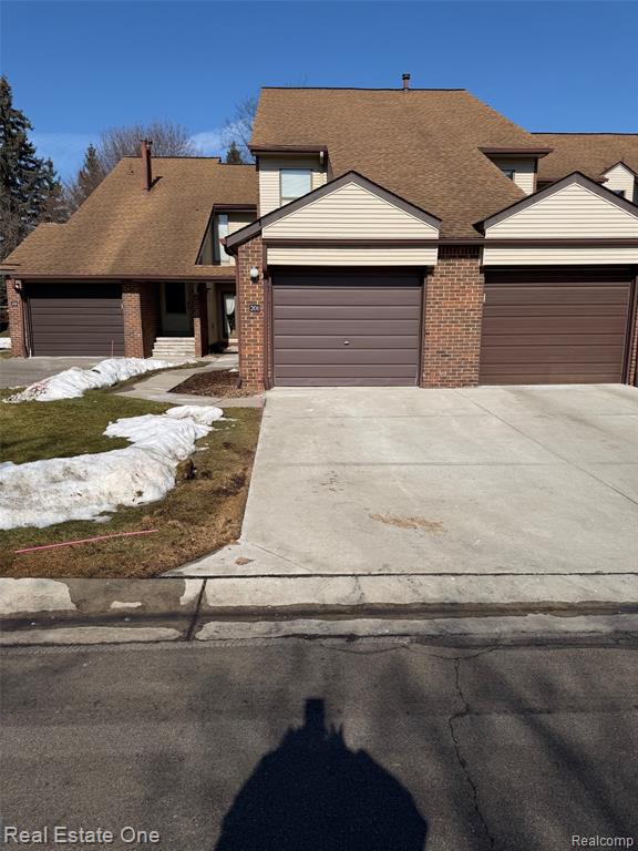 6540 Ridgefield Circle #201 Circle, West Bloomfield, MI — Photo 2