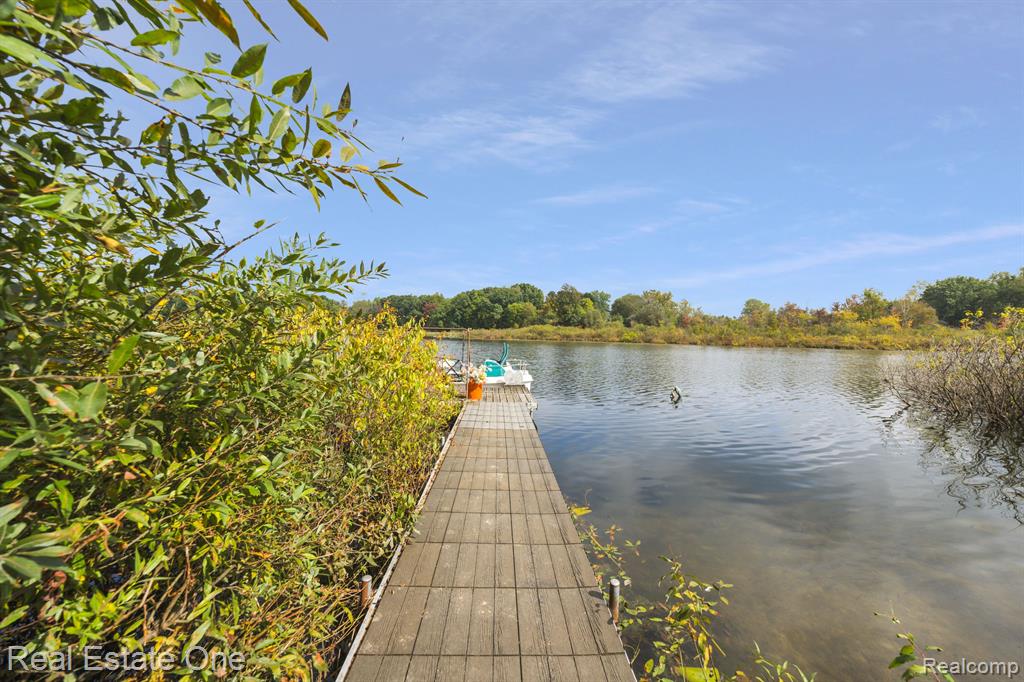 200 E CANYON Drive, Milford, MI 48380 — Photo 54