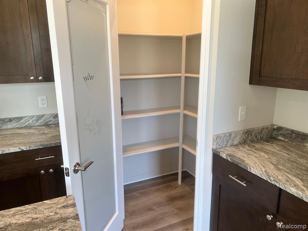 4128 SECLUDED PINES DR, Sterling Heights, MI 48314 — Photo 8