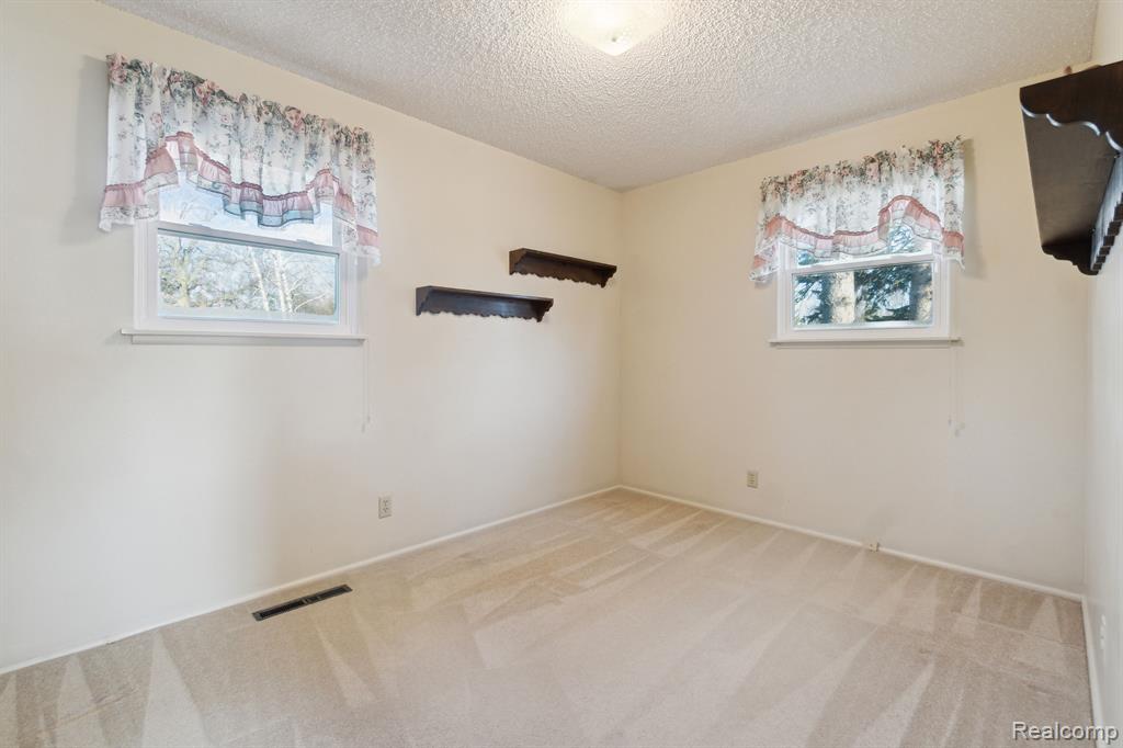 4240 BRISTOLWOOD Drive, Flint, MI 48507 — Photo 7