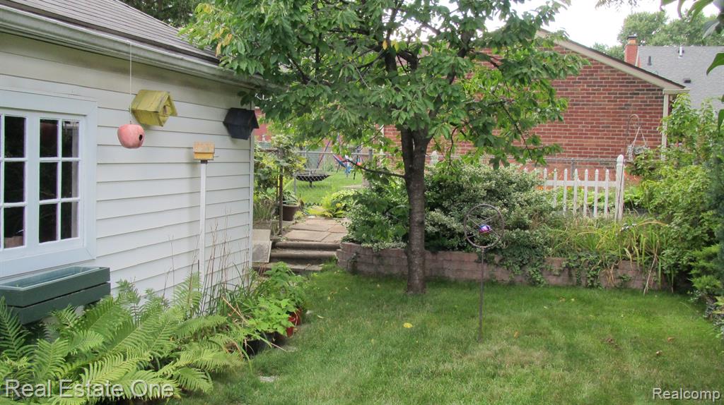 921 MAYBURN Street, Dearborn, MI 48128 — Photo 5