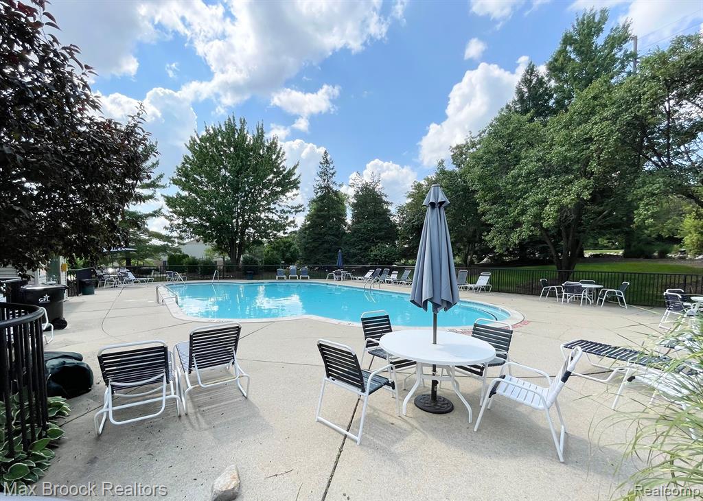 38750 CHESSINGTON, Farmington Hills, MI 48331 — Photo 27