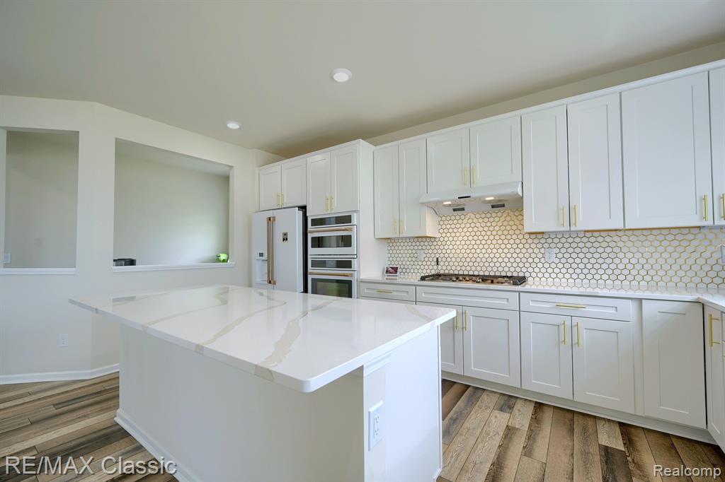 2785 Trillium Hills Drive, Commerce Twp, MI 48382 — Photo 18