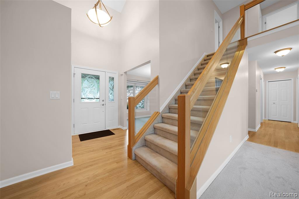5729 Windspirit Court, 36, Waterford, MI 48327 — Photo 2