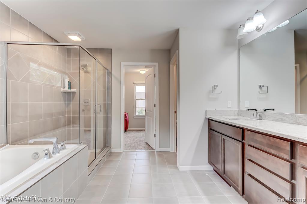 50784 SEVILLA Circle, Novi, MI — Photo 41