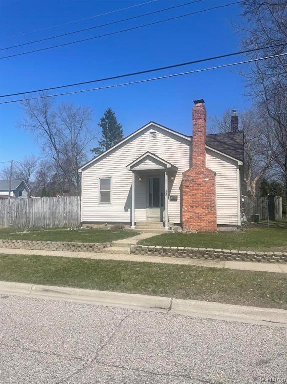 25 Crawford Street, Oxford, MI 48371 — front exterior