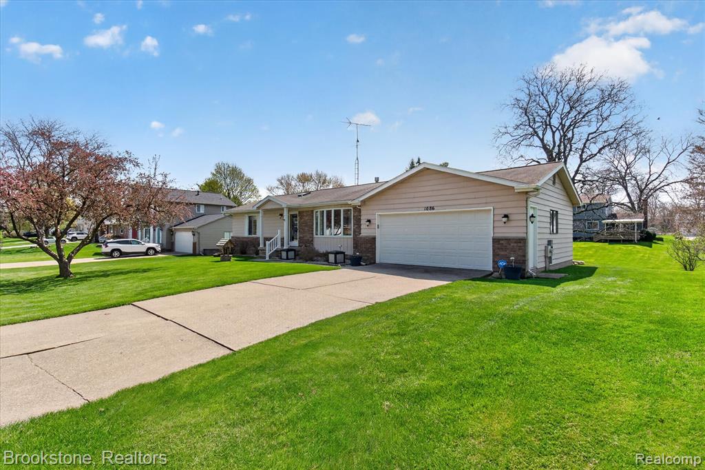 1086 Risecliff Drive, Grand Blanc, MI 48439 — Photo 35