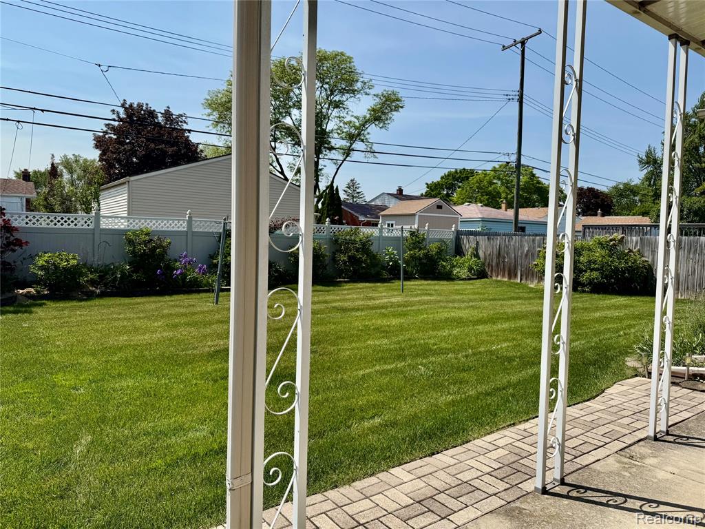 7411 N Farmington Road, Westland, MI — Photo 28