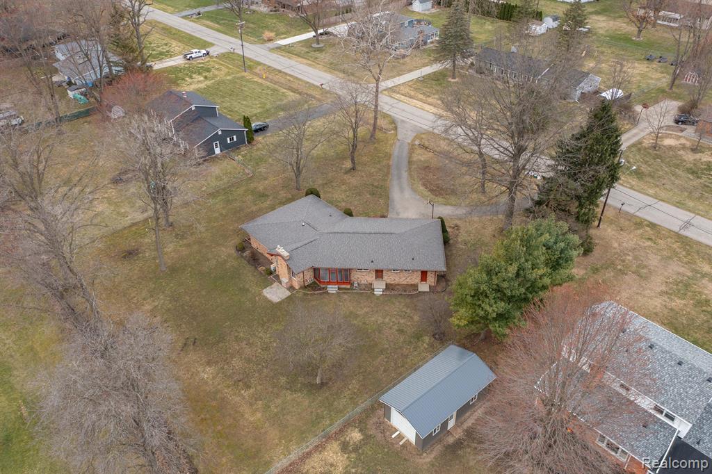 6226 GOLFVIEW Drive, Burton, MI 48509 — Photo 16