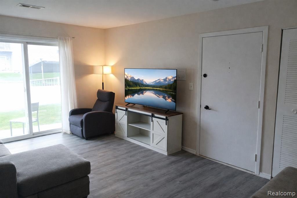 10052 Allen Pointe Drive, Allen Park, MI 48101 — Photo 8
