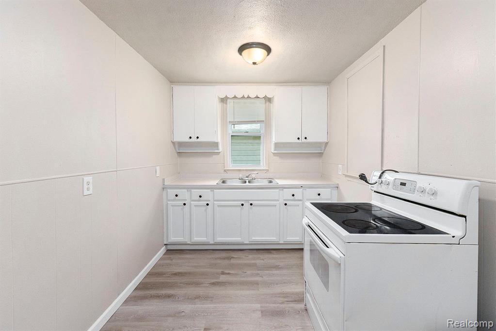 8425 CHALMERS Avenue, Warren, MI 48089 — Photo 7
