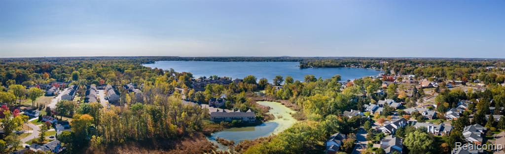 585 Winwood Circle, Walled Lake, MI 48390 — Photo 45