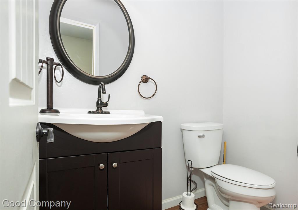 28562 REGENT Court S, Southfield, MI 48076 — Photo 11
