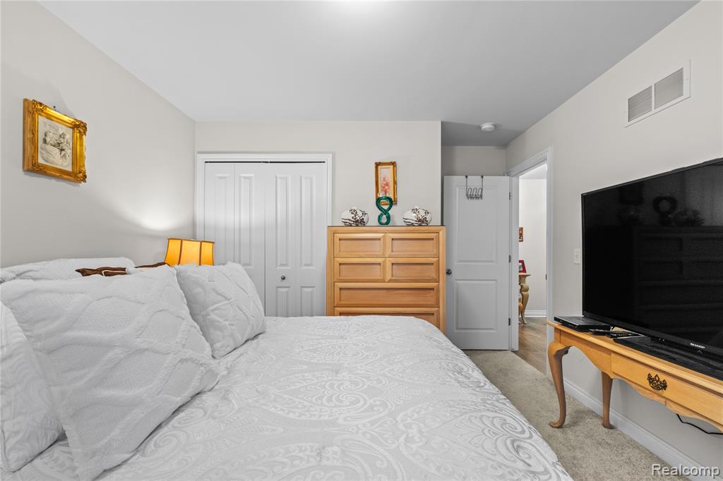 13704 Chester Court, Belleville, MI 48111 — Photo 9