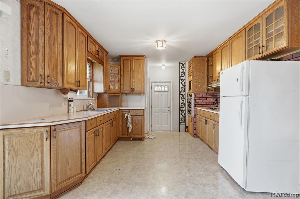 26840 Merideth Dr, Warren, MI 48091 — Photo 7