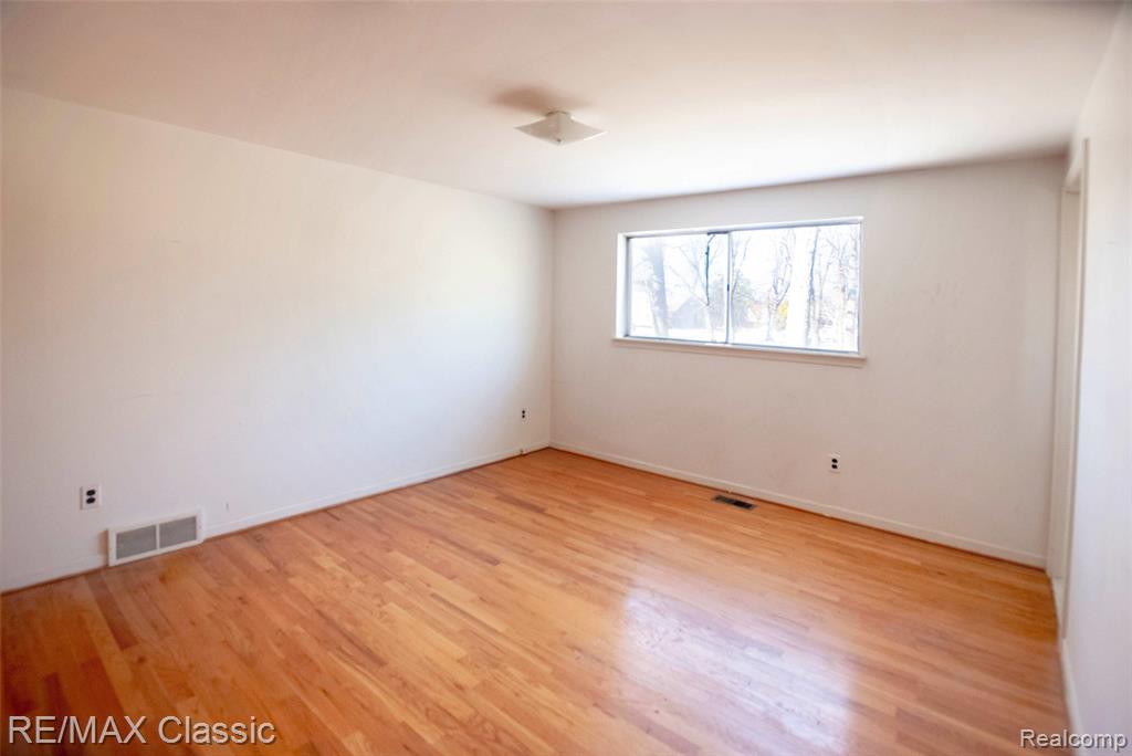 16083 Kirkshire Avenue, Beverly Hills, MI 48025 — Photo 17
