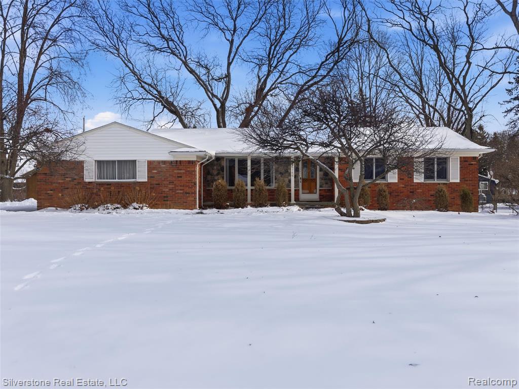 6766 Vernmoor Drive, Troy, MI 48098 — front exterior