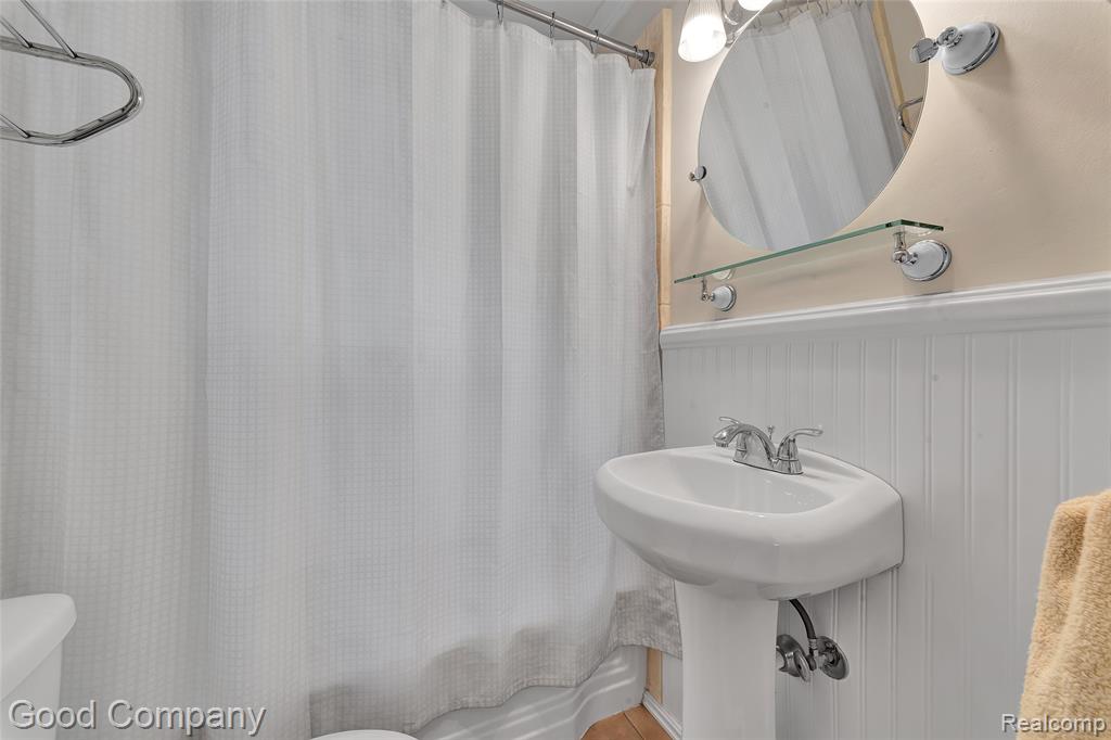 501 E Sunnybrook Drive, Royal Oak, MI 48073 — Photo 11