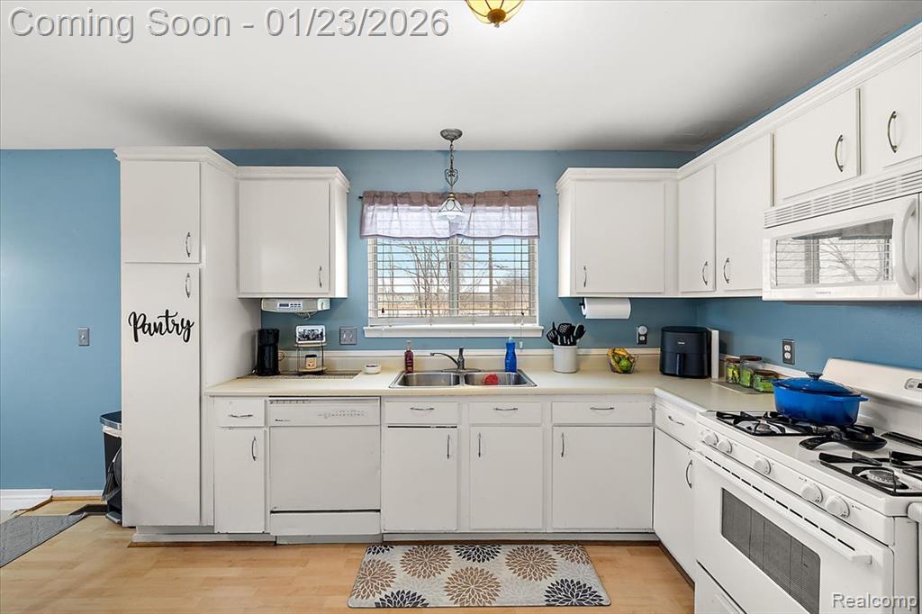 6823 Engleman, Center Line, MI 48015 — Photo 9