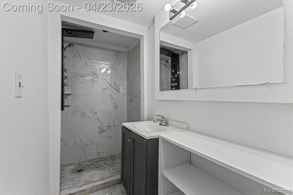 47339 Jefferson Avenue, Chesterfield, MI 48047 — Photo 26