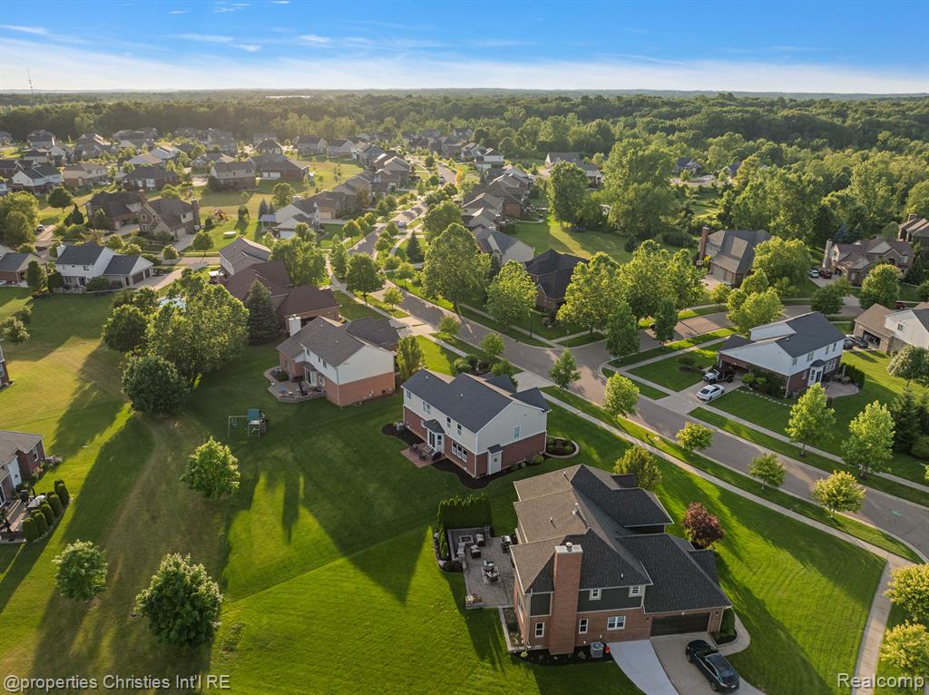 61171 SADDLECREEK Drive, South Lyon, MI 48178 — Photo 59