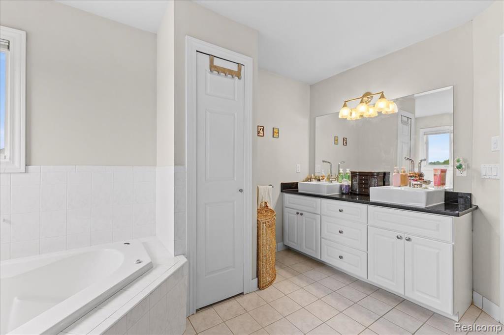 2160 W Buell Road, Oakland, MI — Photo 32