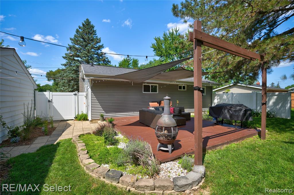 6030 Sun Valley Drive, Grand Blanc, MI 48439 — Photo 4
